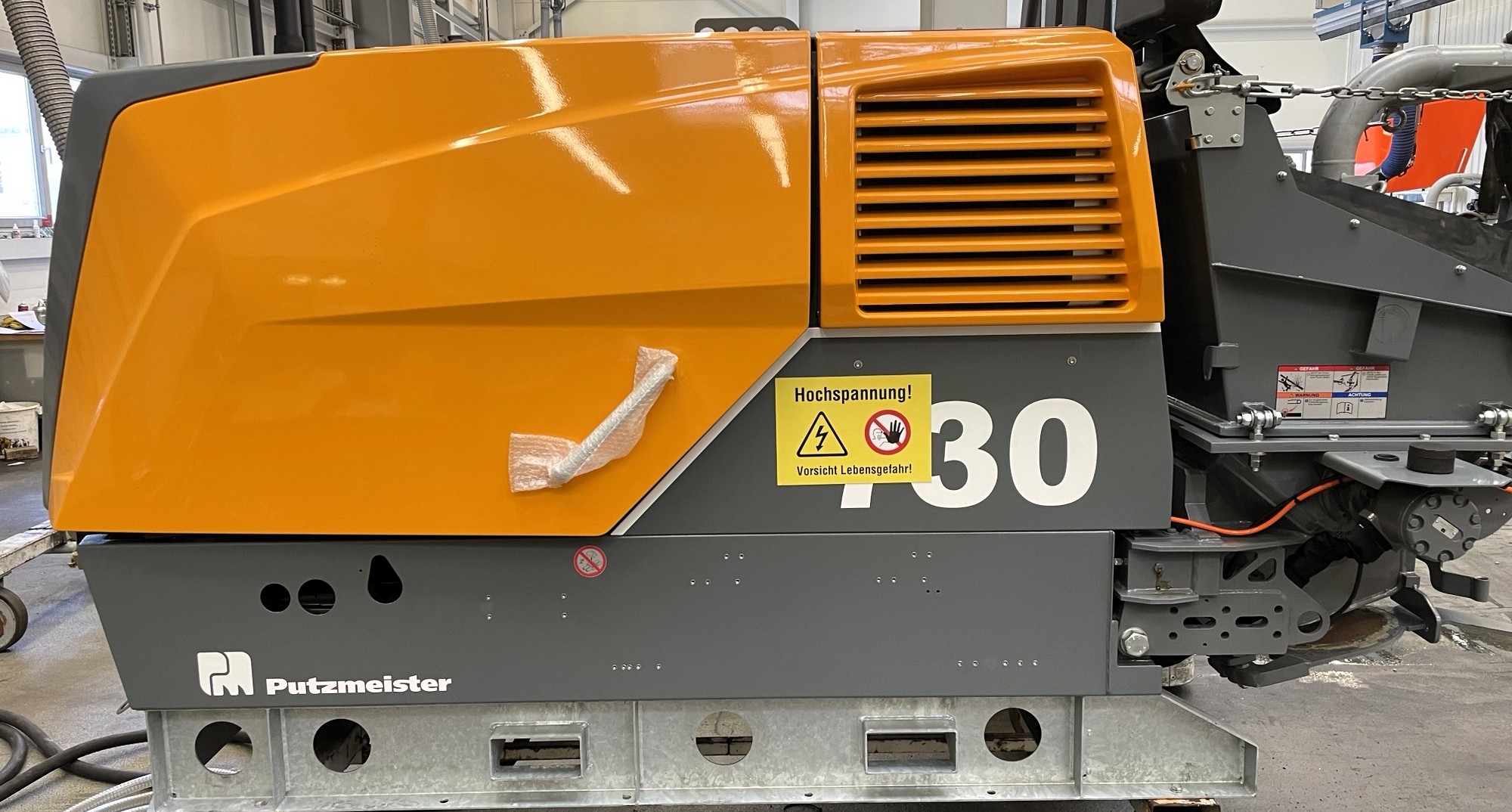 4353