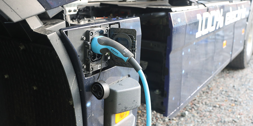 The iONTRON eBSF 42-5 on the first jobsite in Uppsala has a vertical reach of almost 42 m with 5 flexible arms 