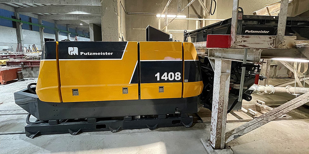 BSA 1408 E with top hopper and skid system